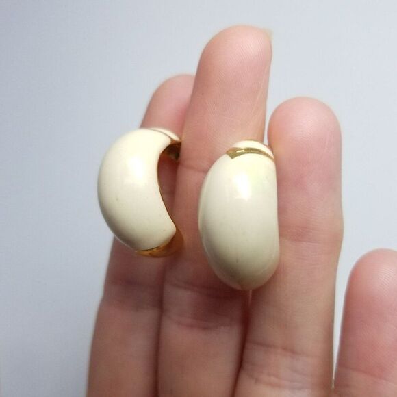 Vintage Napier Cream Enamel and Gold Tone Half Hoop Stud Earrings, Estate - Picture 7 of 8